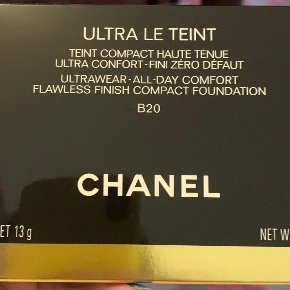CHANEL Ultra Le Teint Compact Foundation B20 - Black & Gold Packaging